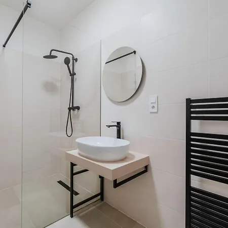 Blueground Vrsovice Private Terrace Equipped Prg-4 * Praga